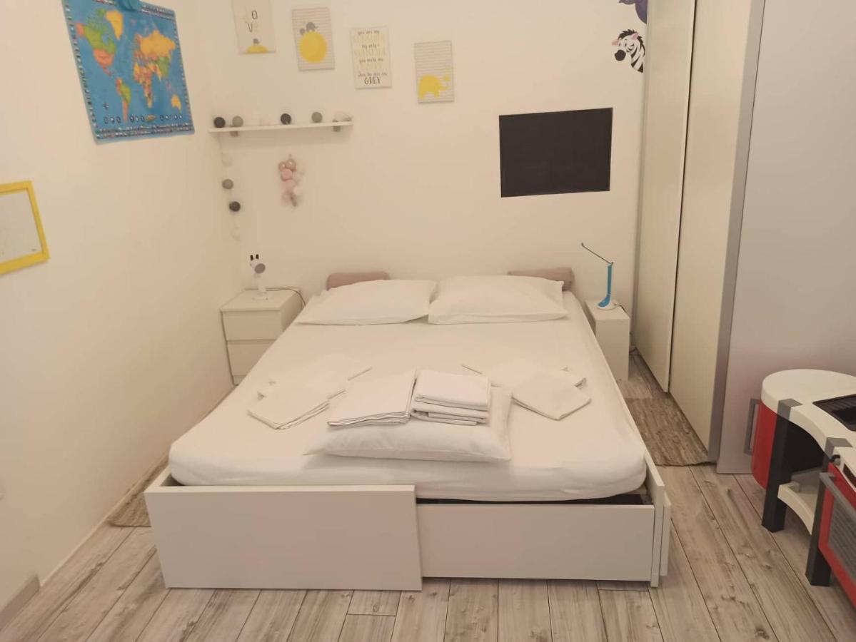 Novoureden Komforni Stan Od 90 M2 S Dvoristem Διαμέρισμα Σίμπενικ Εξωτερικό φωτογραφία