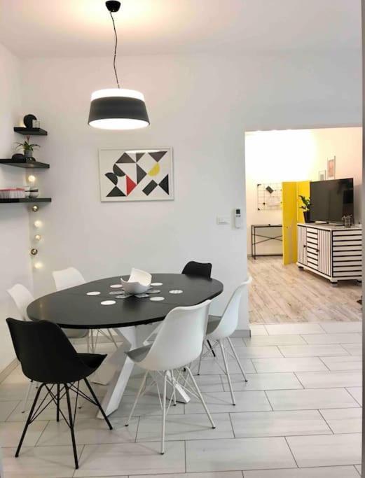 Novoureden Komforni Stan Od 90 M2 S Dvoristem Διαμέρισμα Σίμπενικ Δωμάτιο φωτογραφία