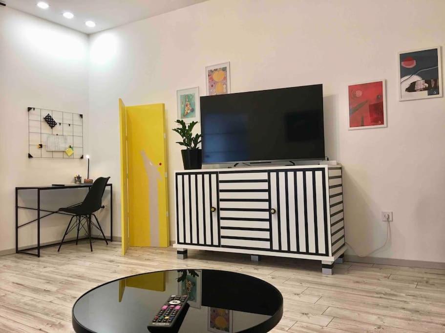 Novoureden Komforni Stan Od 90 M2 S Dvoristem Διαμέρισμα Σίμπενικ Δωμάτιο φωτογραφία