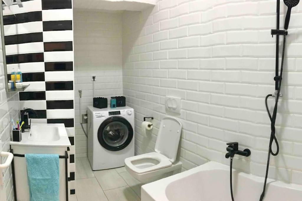 Novoureden Komforni Stan Od 90 M2 S Dvoristem Διαμέρισμα Σίμπενικ Δωμάτιο φωτογραφία
