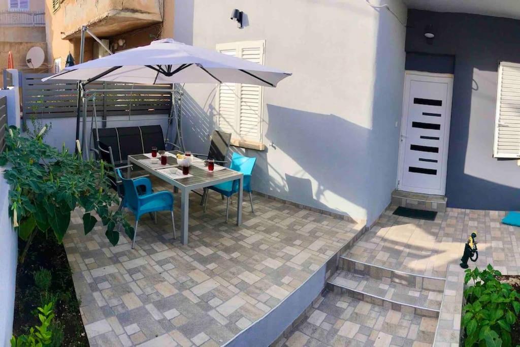 Novoureden Komforni Stan Od 90 M2 S Dvoristem Διαμέρισμα Σίμπενικ Δωμάτιο φωτογραφία